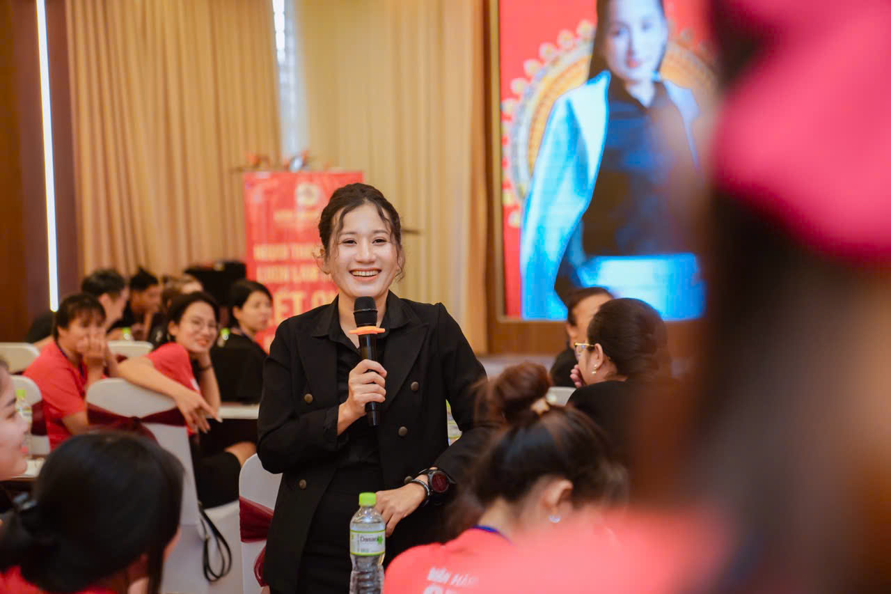 Nguyễn Thị Thanh Liêm cùng học viên